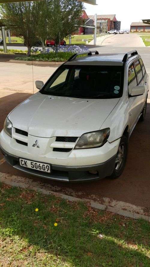 MITSUBISHI OUTLANDER